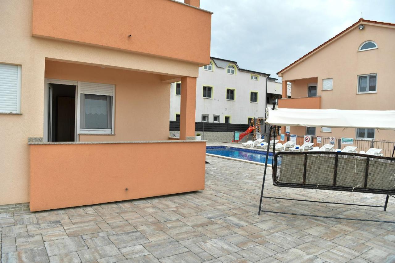 Apartments Villa Lucky Vir Exterior photo