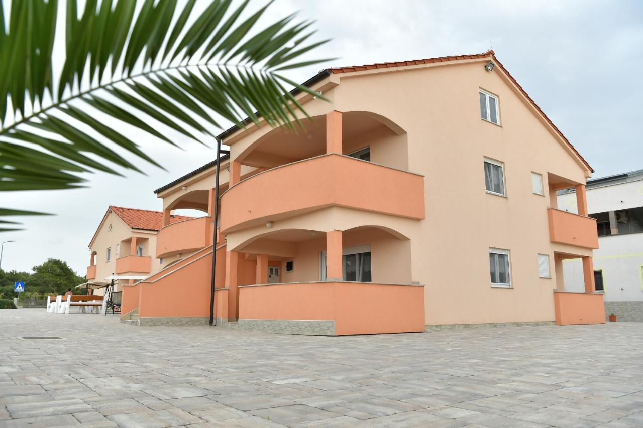 Apartments Villa Lucky Vir Exterior photo