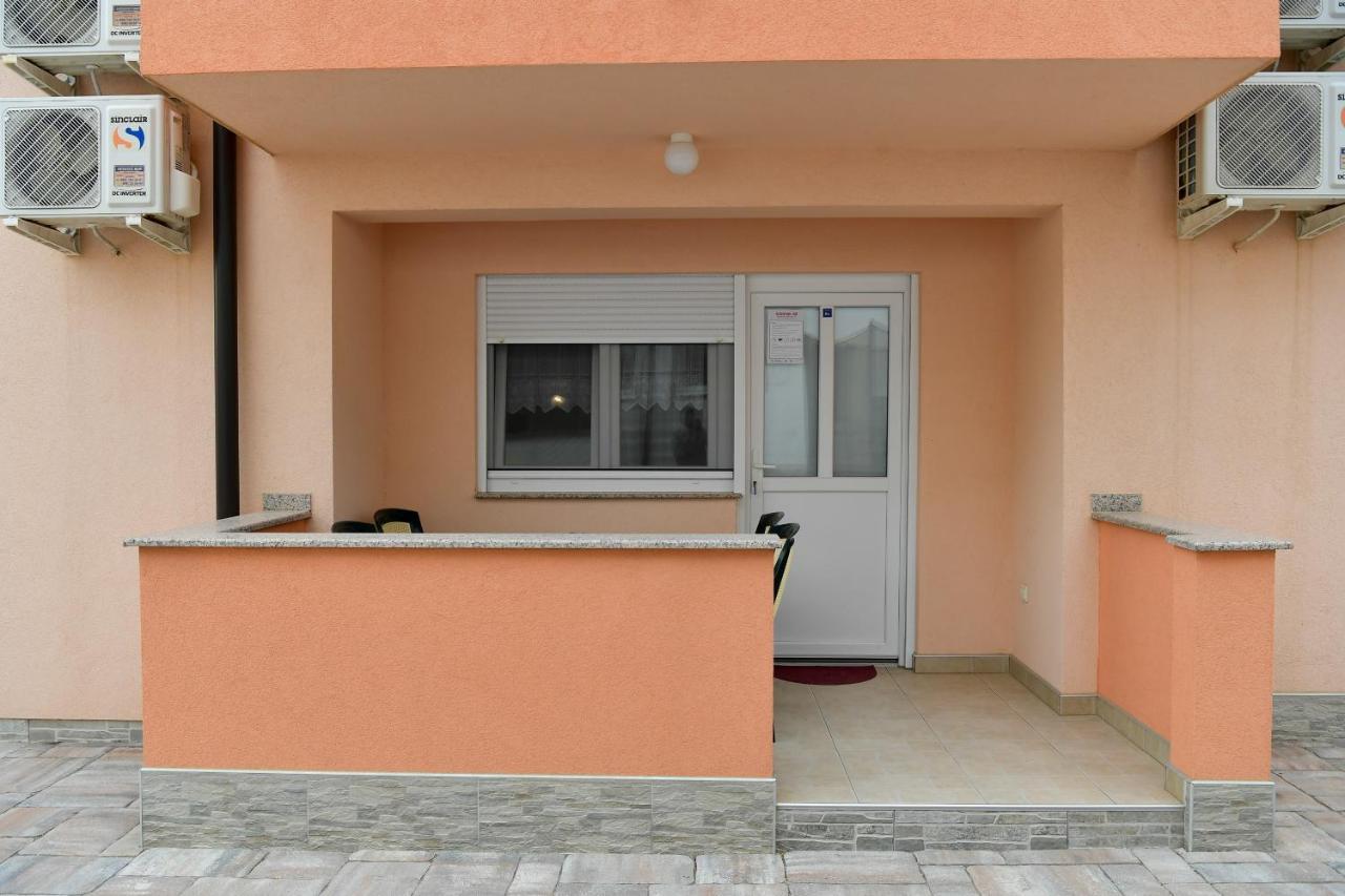 Apartments Villa Lucky Vir Exterior photo