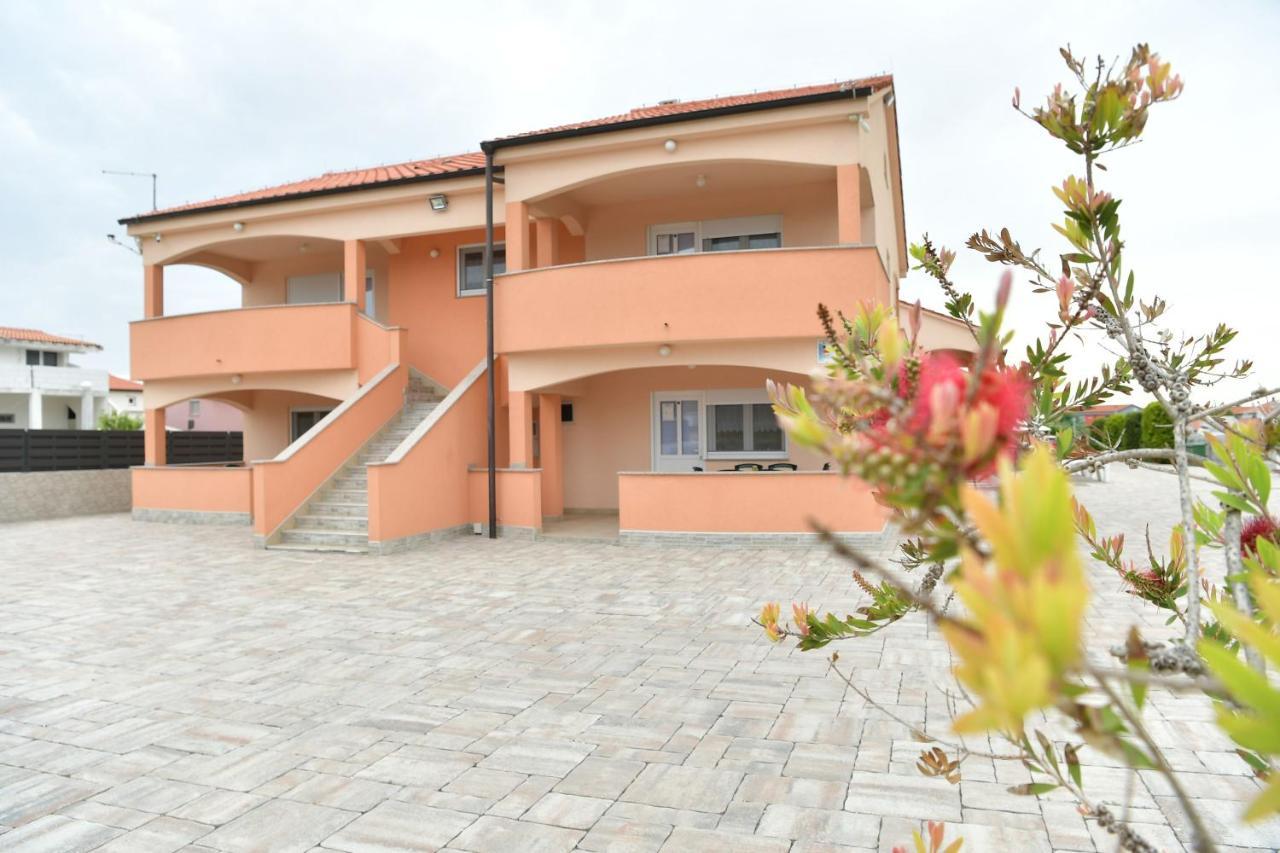 Apartments Villa Lucky Vir Exterior photo